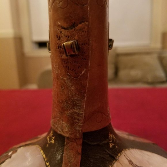 Vintage Italian Style Leather Covered Wine Decanter Bottle - Picture 9 of 11